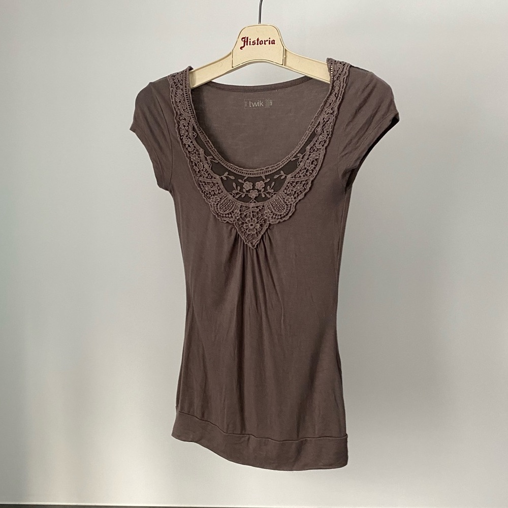 Brown t-shirt